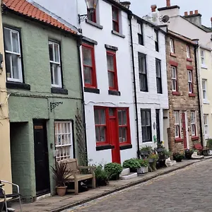 https://the-cottage-high-street-staithes.yorkshirehotels.net