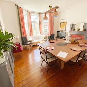  Holiday home The Table House Close To Town & Free Parking